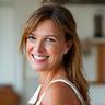 Portrait von Maria, 43, lachend und zufrieden.